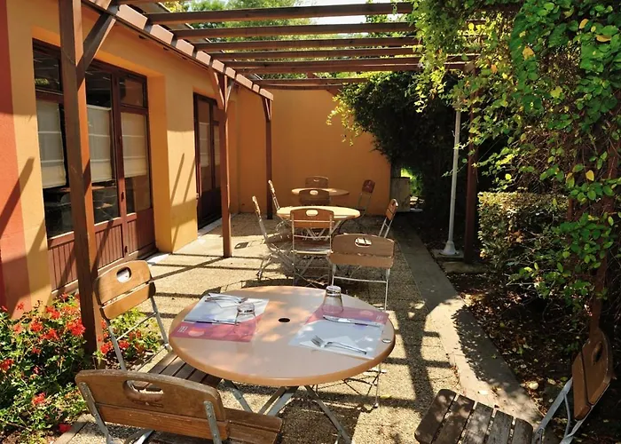 Campanile Clermont-ferrand ~ 2* Thiers